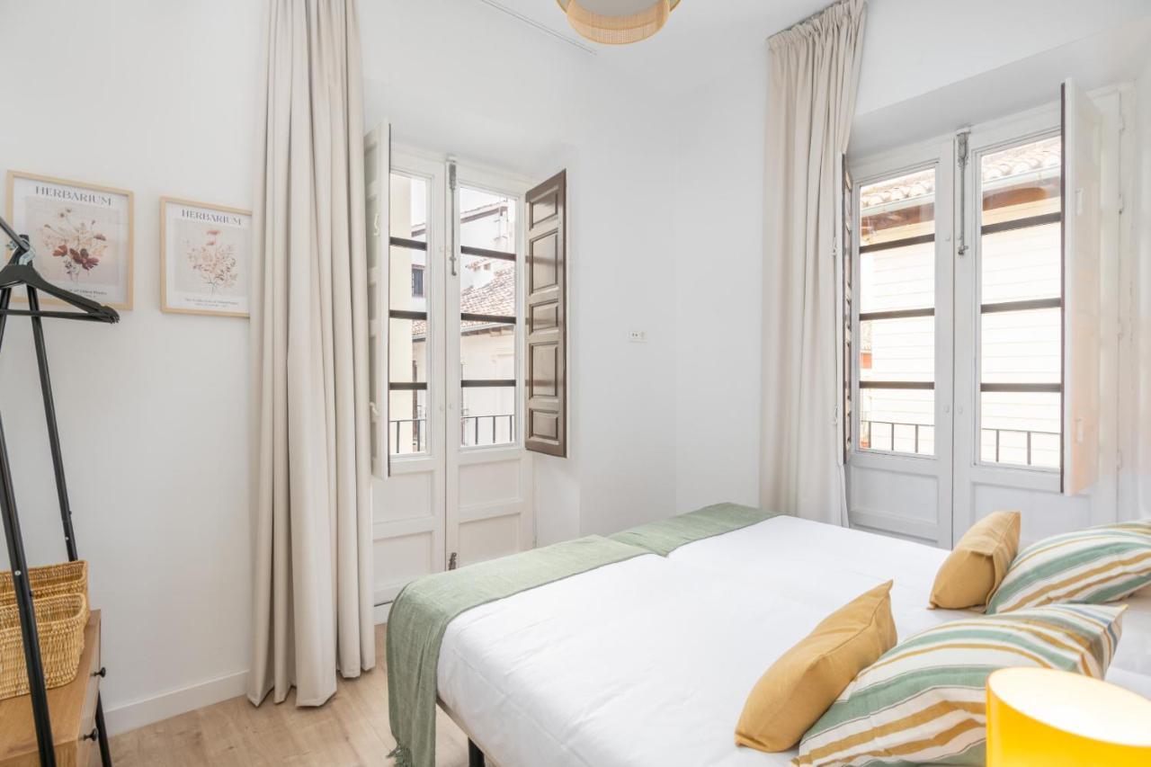 Apartamentos Luna Suites Palacio Dorita Гранада Екстер'єр фото